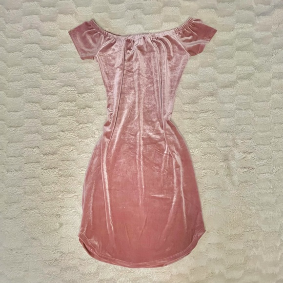 Derek Heart Mauve Velvet Off-the-shoulder Dress - Picture 3 of 4